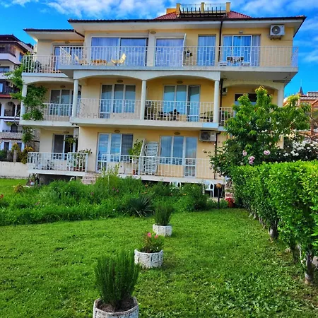 мареа Апартаменты *